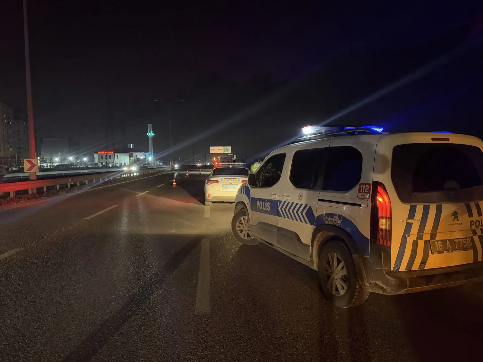 Vince çarpan motosikletteki 2 kişi ağır yaralandı