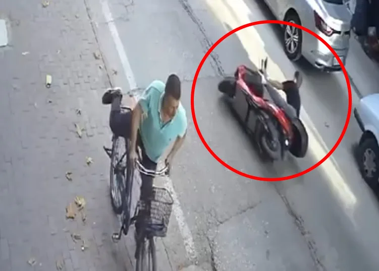 Motosikletten düşen sürücü kamerada