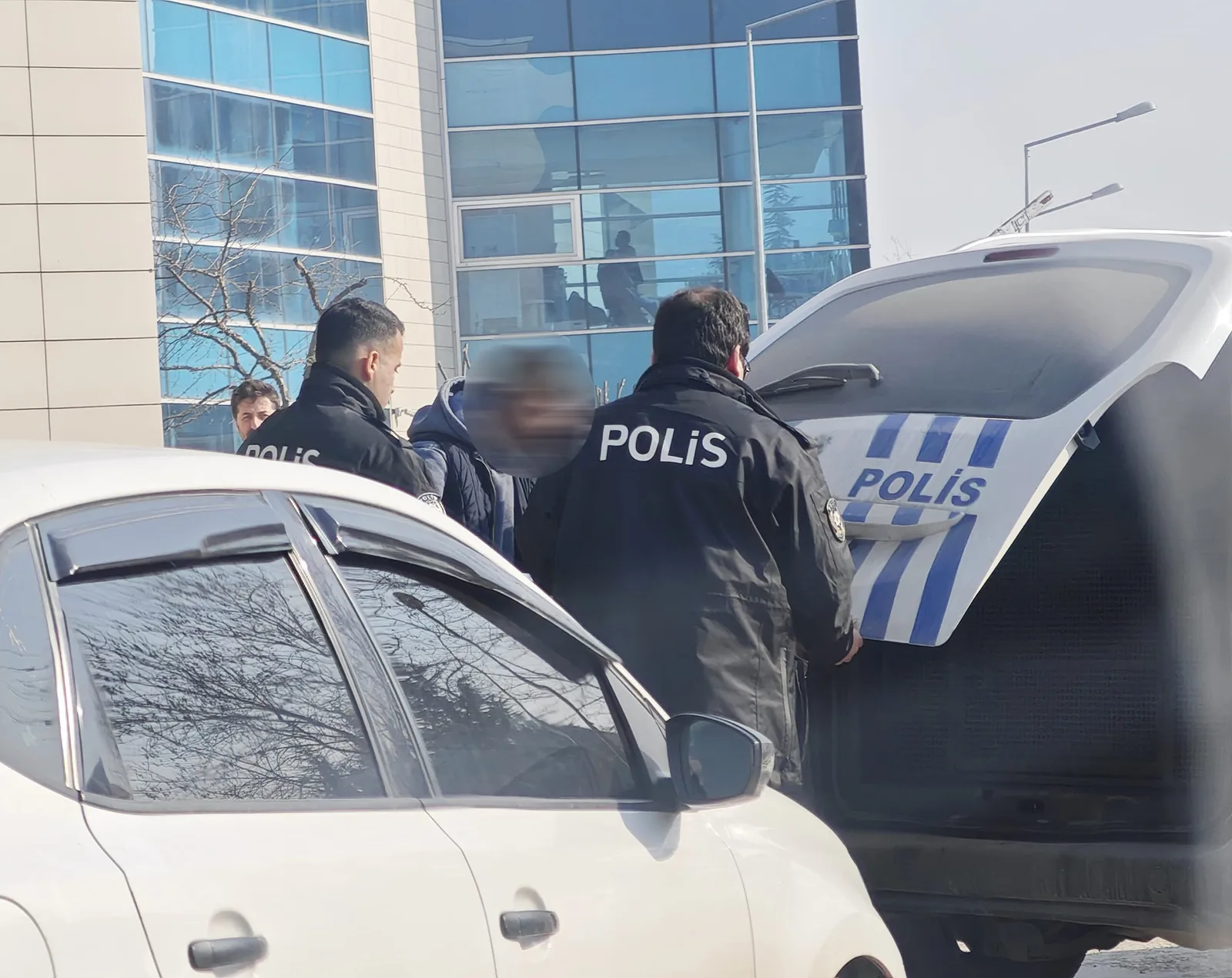 Hırsız kaçtı, polis yakaladı