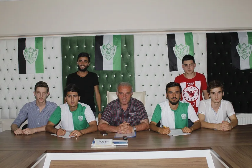 Kafkas’tan 8’li imza