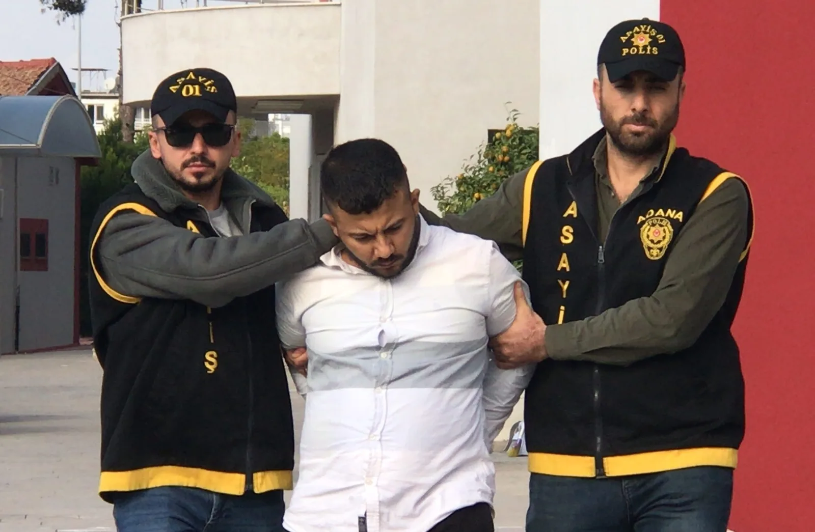 Adana'da eşini pompalı tüfekle öldürüp kaçan zanlı tutuklandı