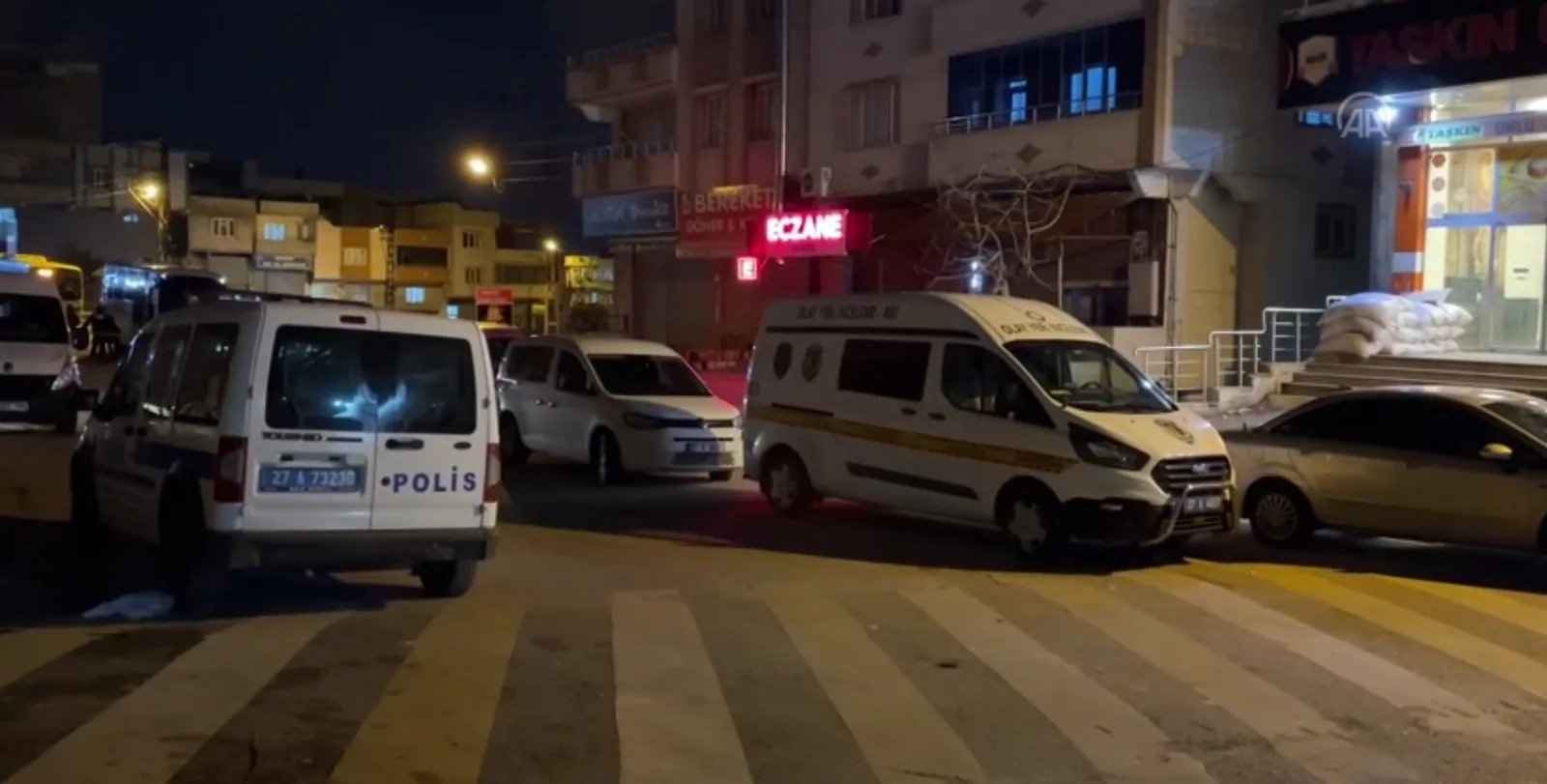 Silahlı kavgada 1'i polis memuru 2 kişi hayatını kaybetti