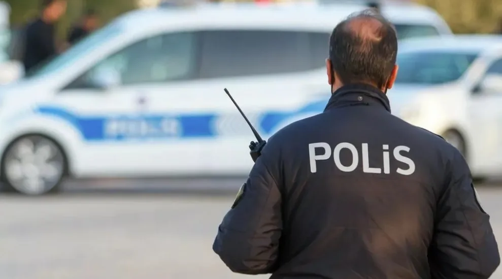 Genç kız bir anda ortadan kayboldu