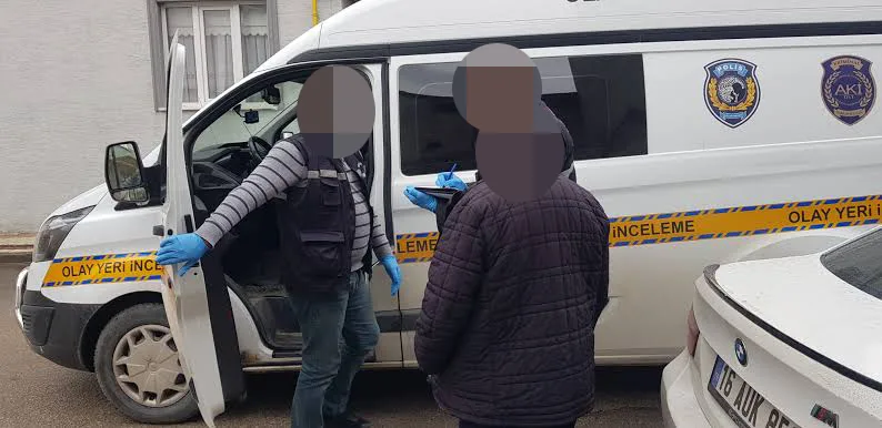 Kardeşi işten çıkarılınca fabrikayı kurşunladı