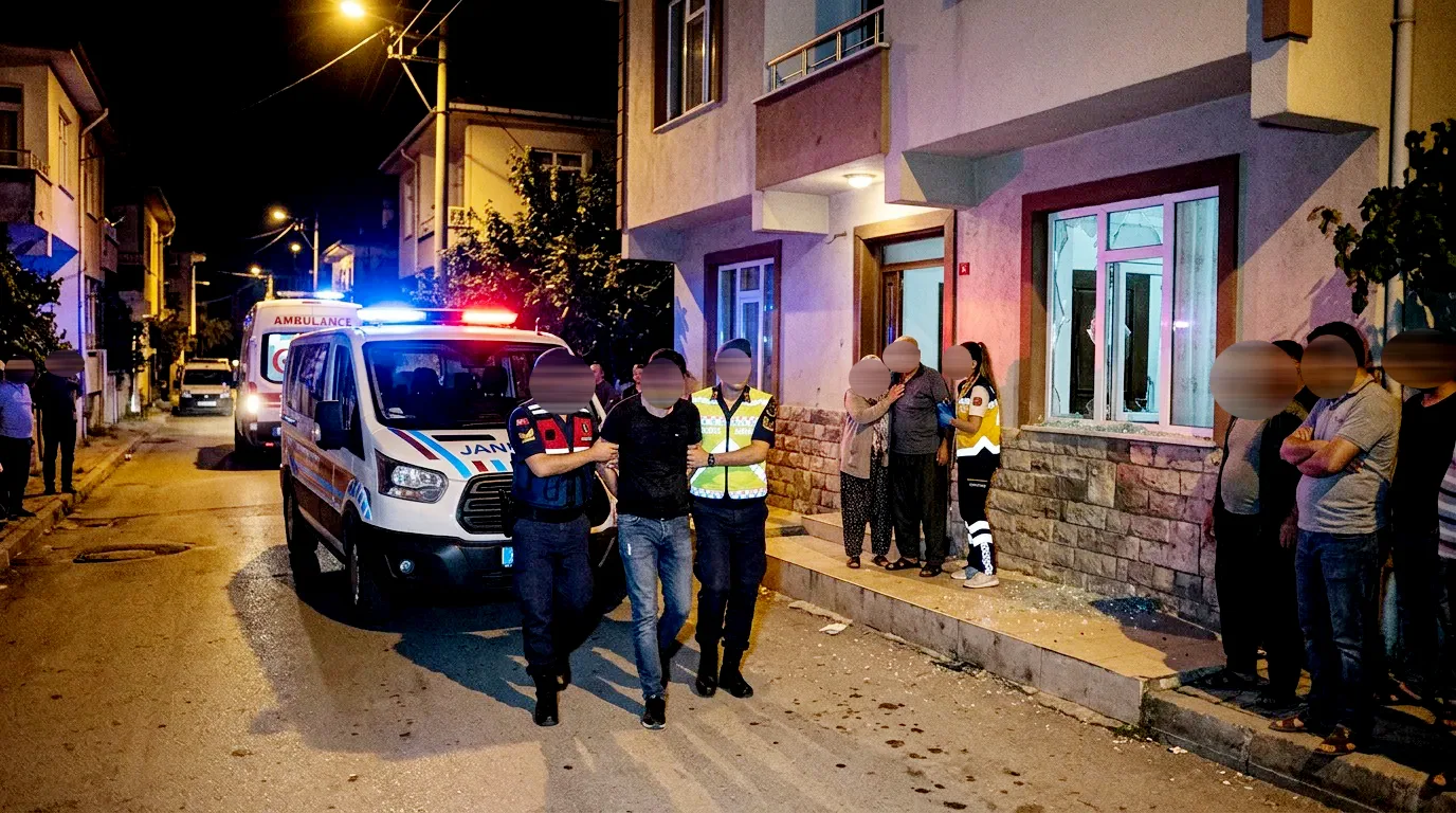 İnegöl'de anne ve babasının evine saldırıp, yaraladı