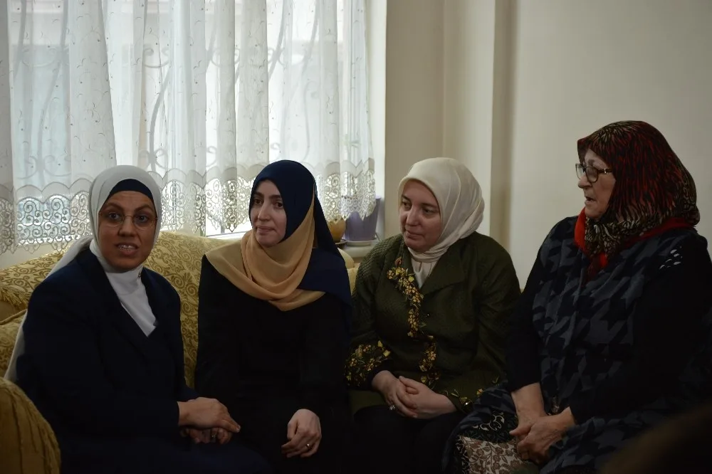Ak Parti Genel Başkan Yardımcısı Kan 28 Şubat Mağduru İle Bir Araya Geldi