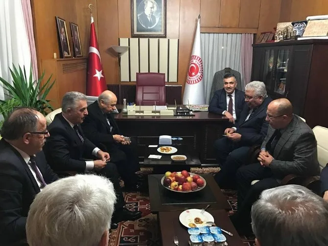 Ak Partili Milletvekilinden Mhp Genel Başkanına Patates İkramı