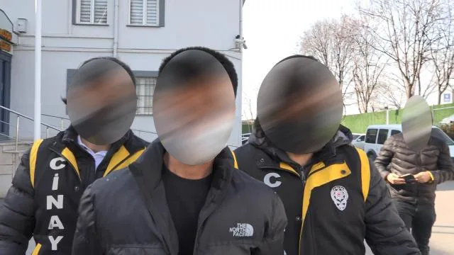 Annesini öldürüp üvey kardeşini yaralayan sanığın akli dengesi yerinde çıktı