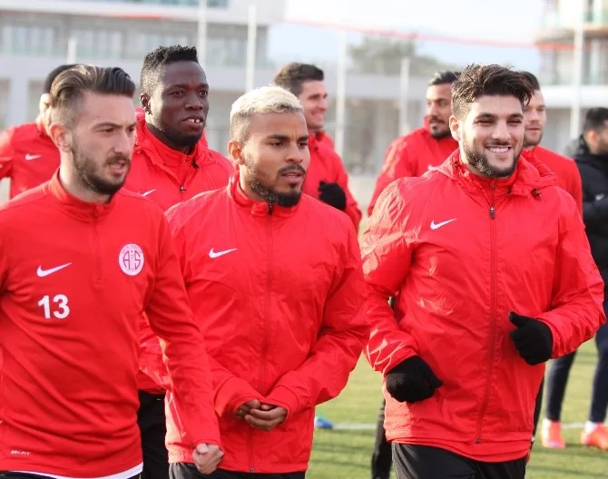 Antalyaspor, Aytemiz Alanyaspor Maçının Hazırlıklarına Başladı