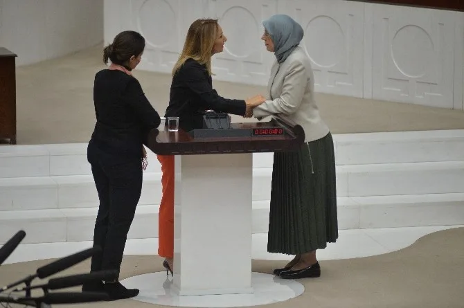 Aylin Nazlıakanın Kelepçeli Eylemi Sona Erdi