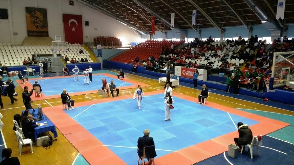 Ayvalıklı Tekvandocu Manisadan Altın Madalya İle Döndü