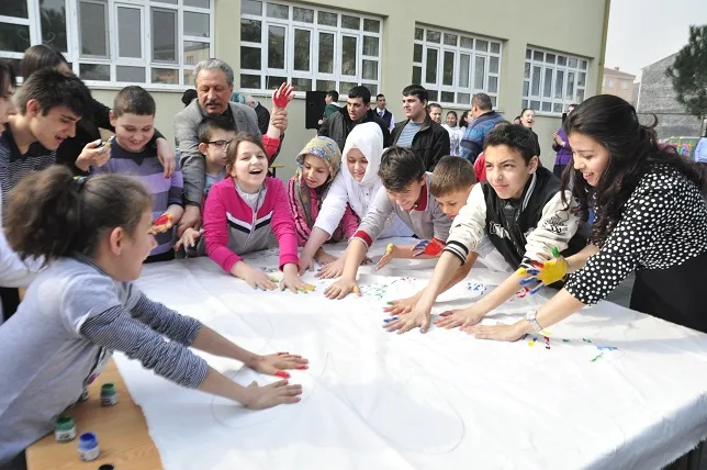 Öğrencilerden otizme destek