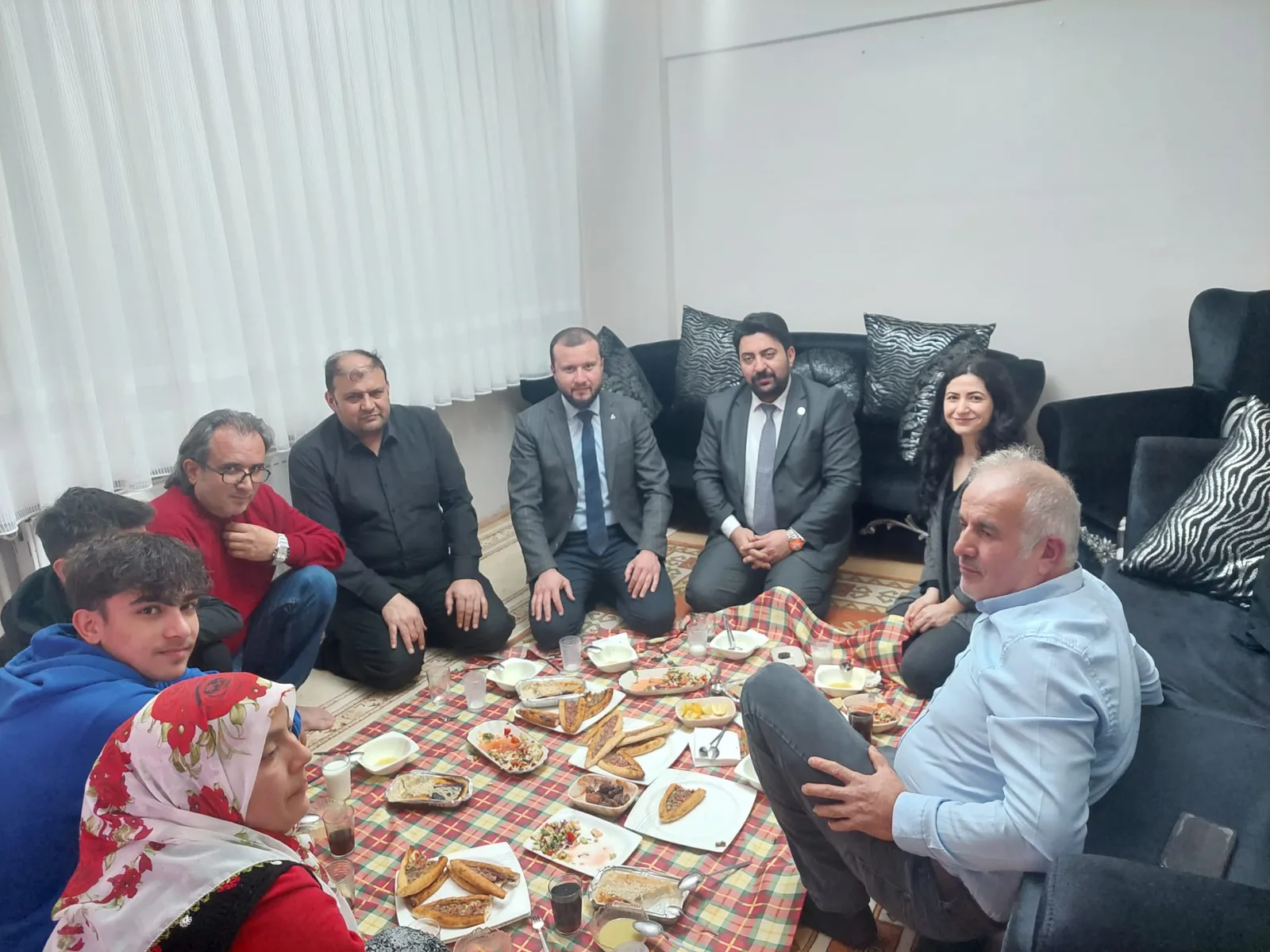 MHP sahanın her noktasında