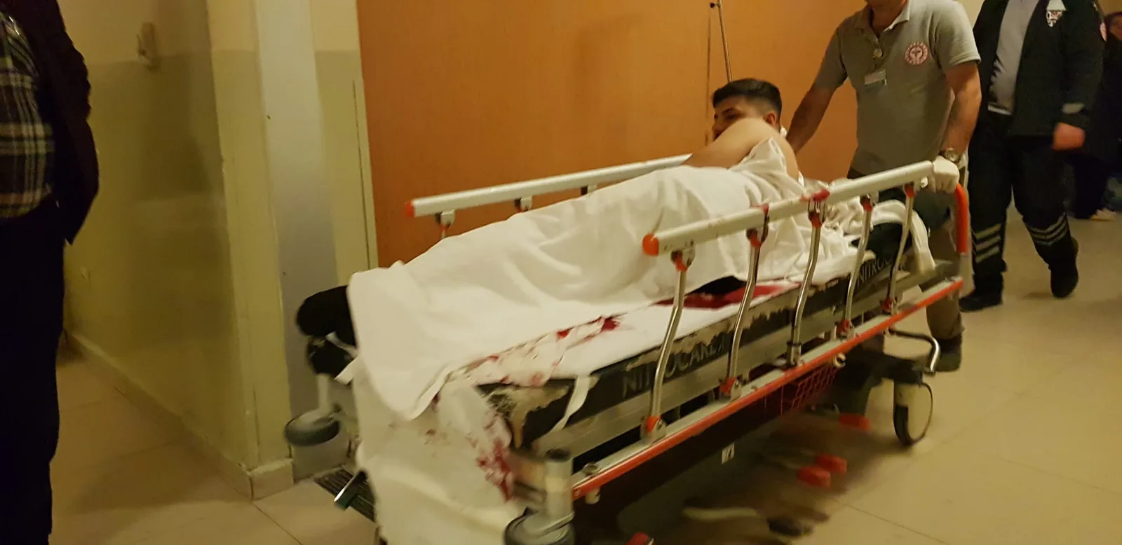 Bıçaklı kavgada 3 kişi yaralandı
