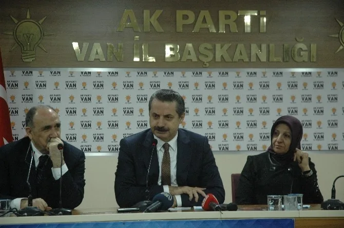 Bakan Çelik: Çığ Altındaki Ülkeye Çağ Atlattık