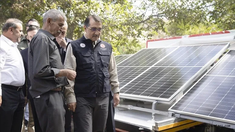 Bakan Dönmez, çiftçiye temiz kaynaktan elektrik sağlayacak MOBİTEM'i inceledi