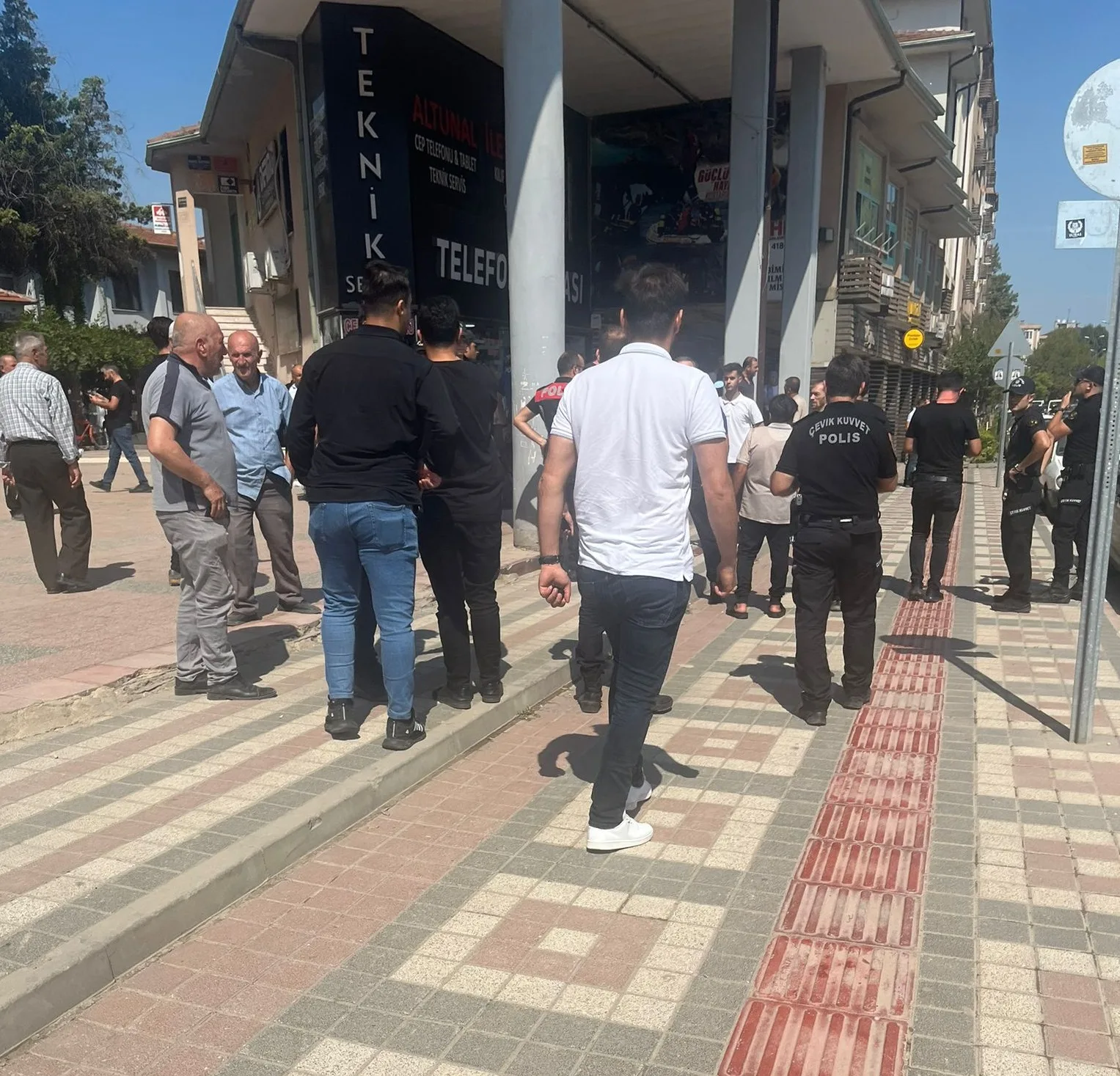 Baltalı kavgada 1 kişi yaralandı