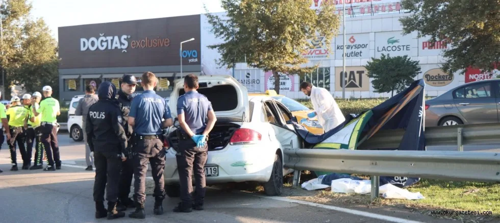 Bariyere çarpan otomobilin sürücüsü hayatını kaybetti