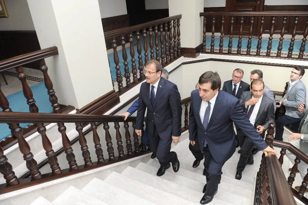 Başbakan Yardımcısı Çavuşoğlu: Kimin Yardıma İhtiyacı Varsa Ona Ulaşmaya Çalışıyoruz