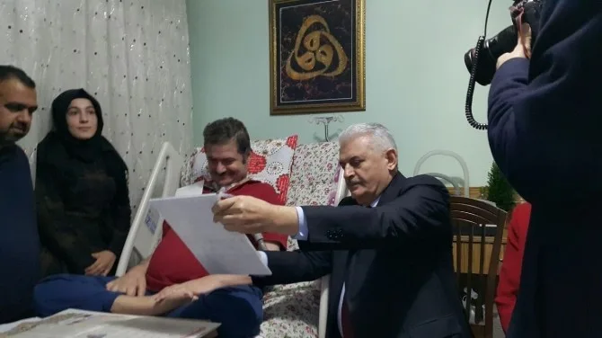 Başbakan Yıldırım Als Hastası Yasin Asmayı Evinde Ziyaret Etti
