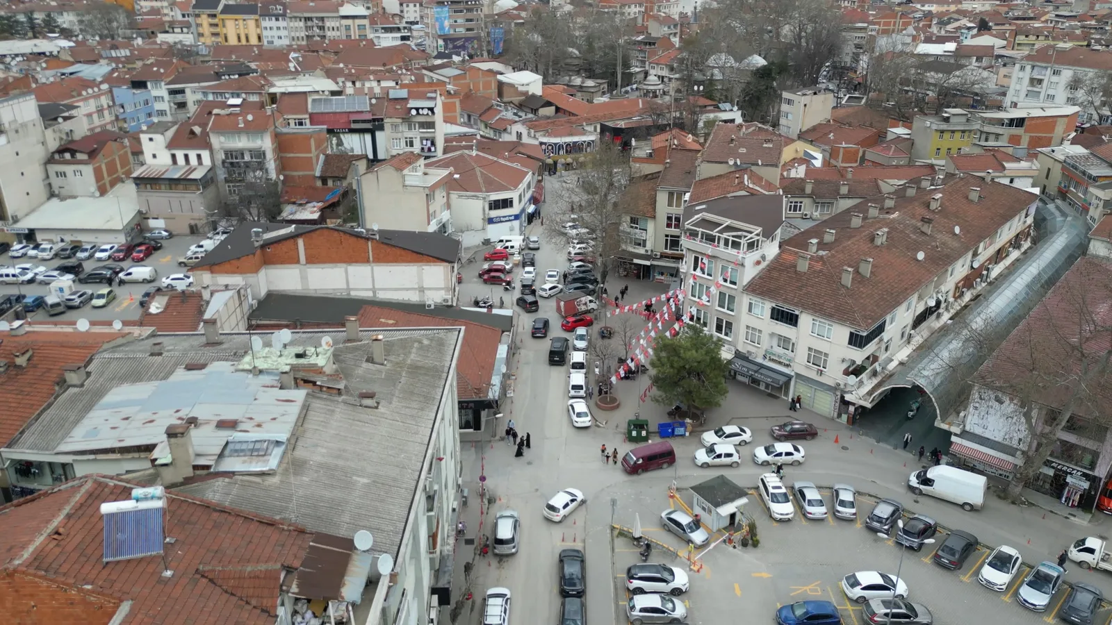 İnegöl çarşısında bayram düzenlemeleri başlıyor