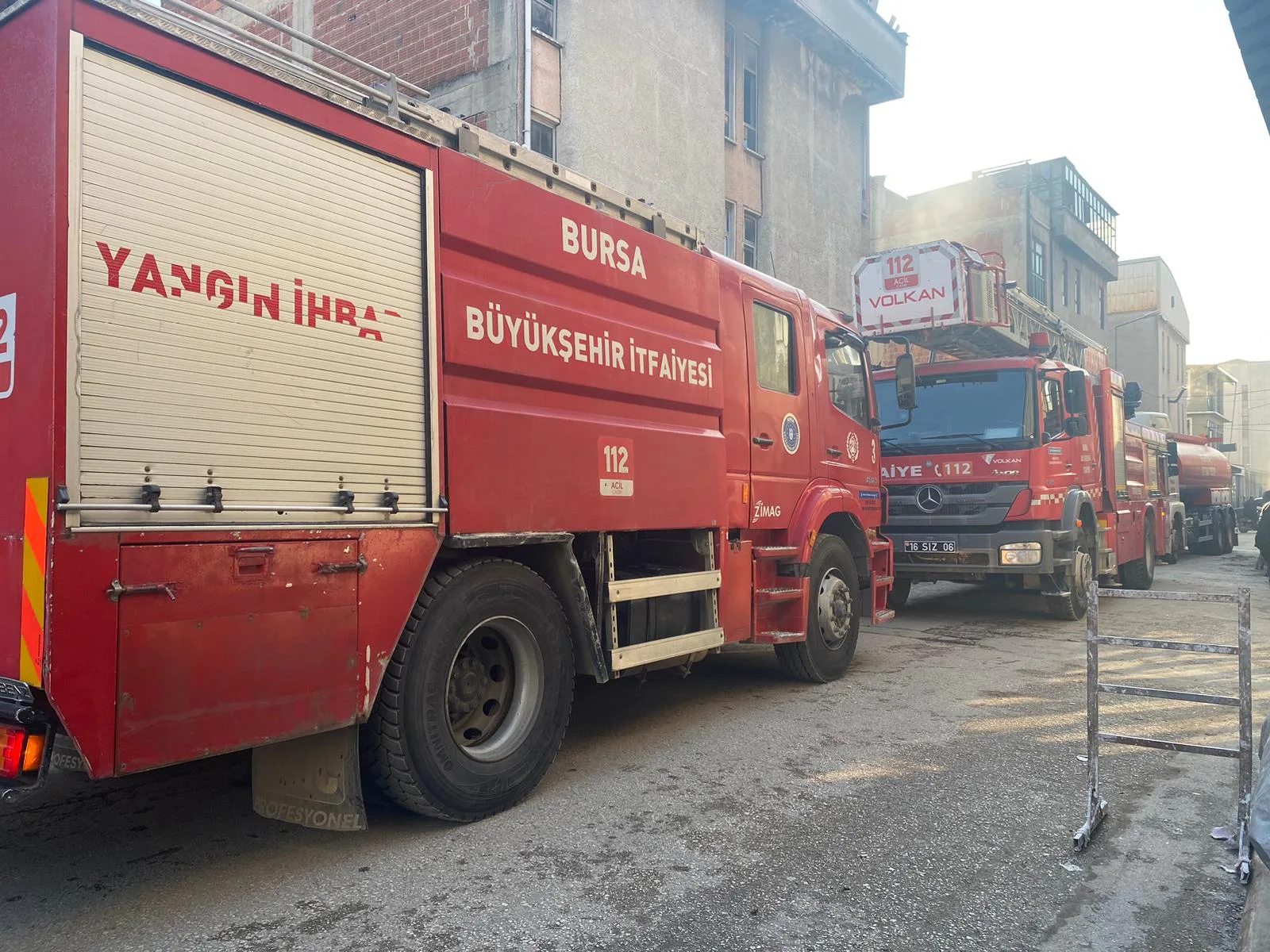 Mobilya imalathanesinde yangın
