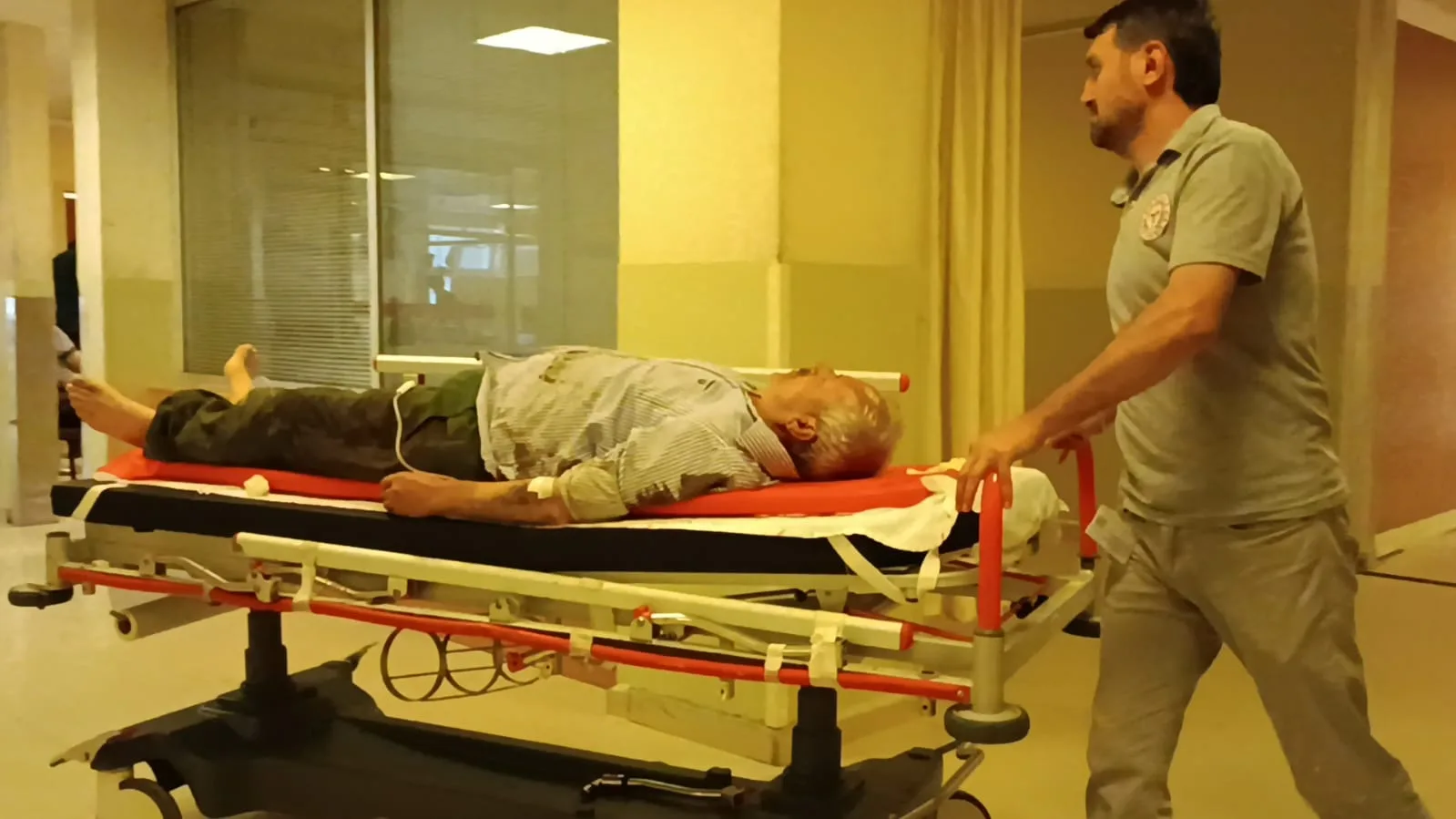 İnegöl'de şok olay, üzerinden traktör geçen adam tedavi altına alındı