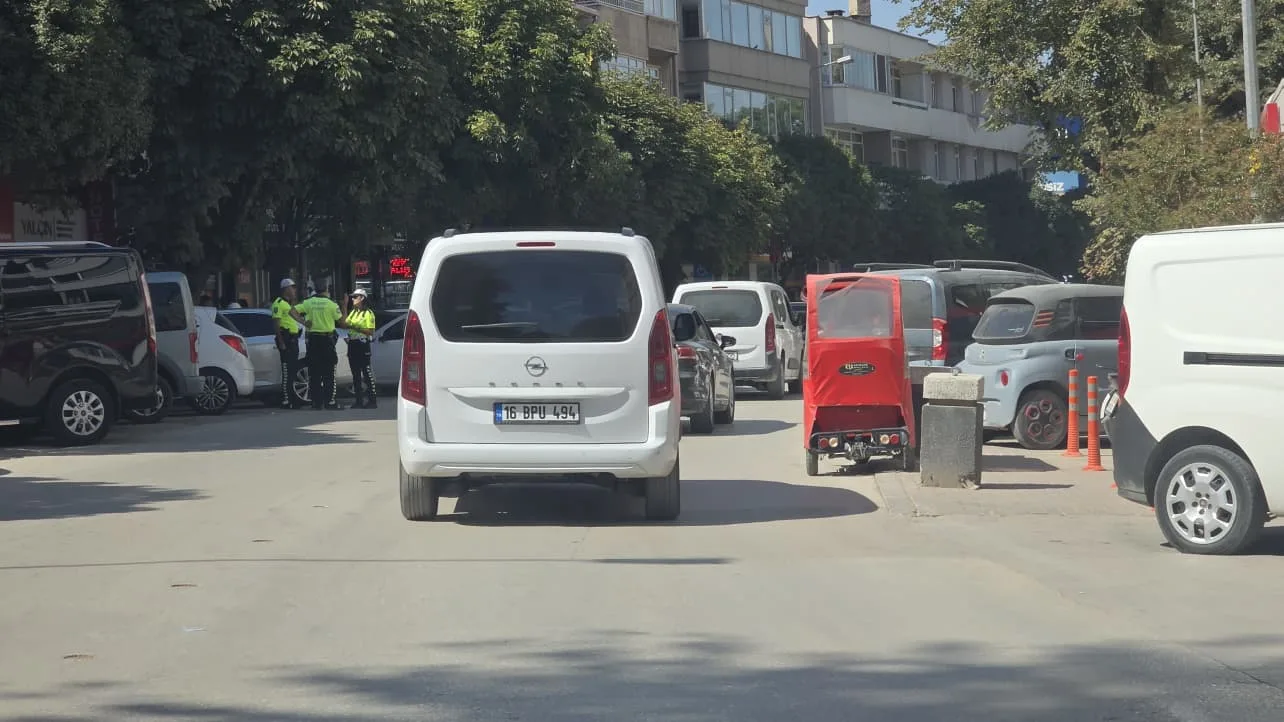 Otomobile arkadan çarpan motosikletin sürücüsü yaralandı