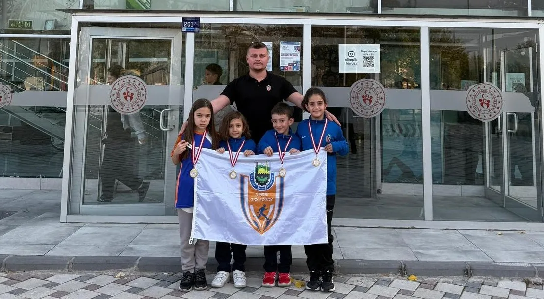 İnegöl Belediyesi sporcularından yüzmede Türkiye dereceleri