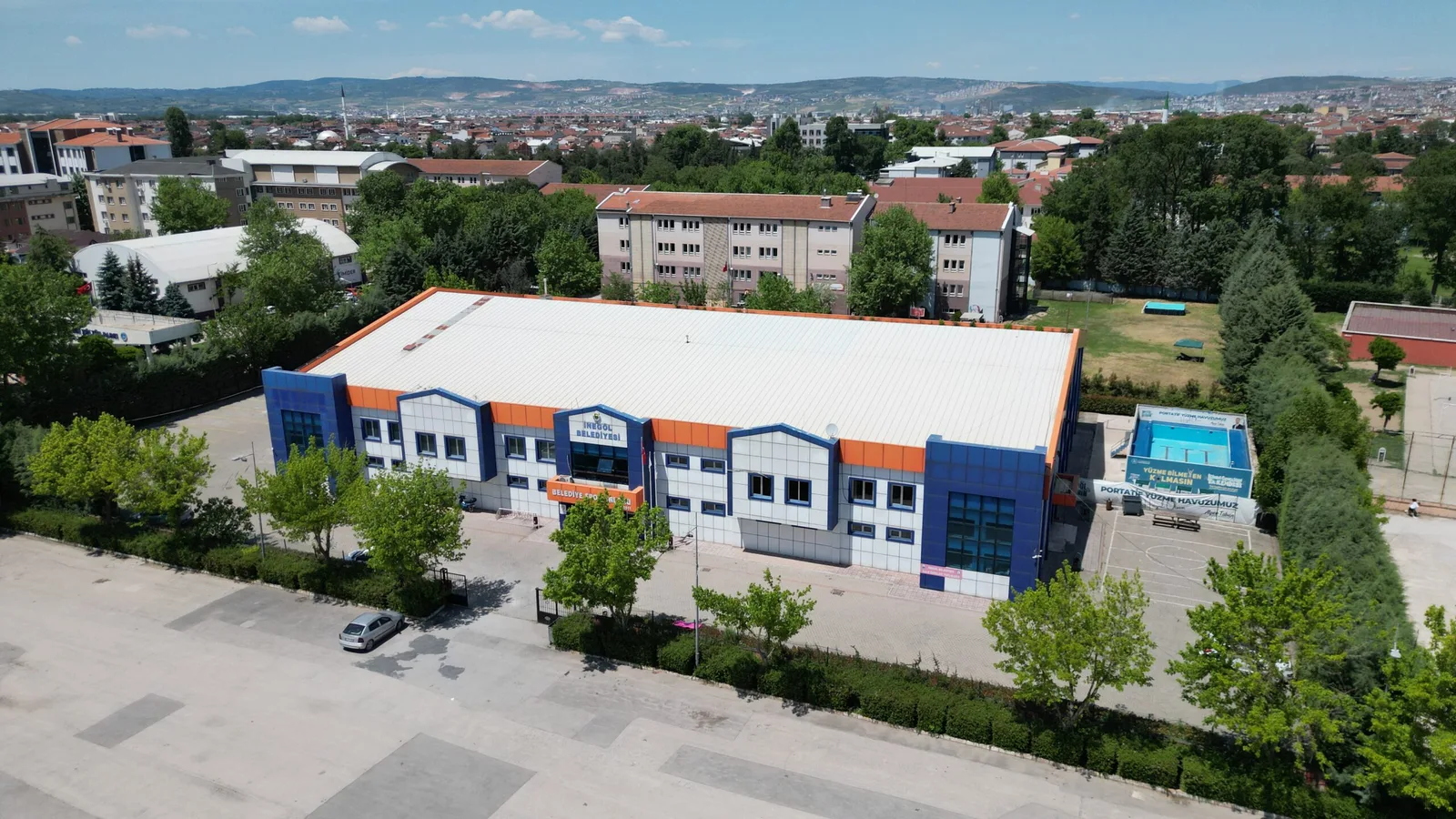 İnegöl Belediyesi’nden gençlere destek: ‘Hayaline belediyen ile koş’