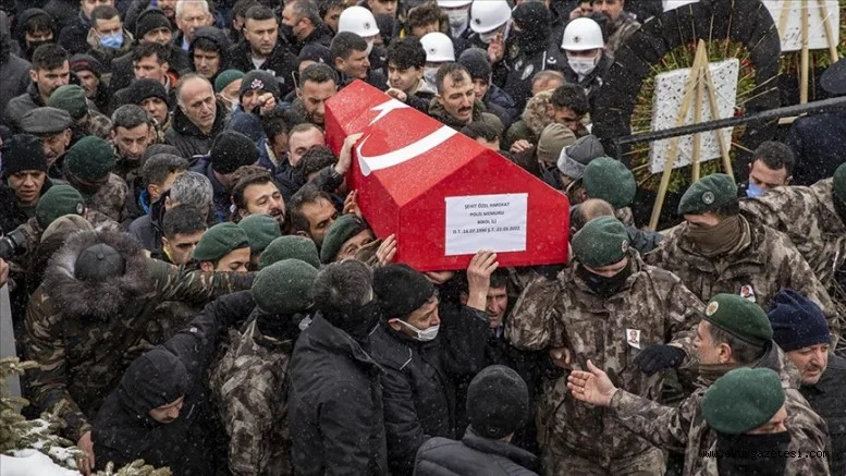 Bingöl'de şehit olan özel harekat polisleri son yolculuklarına uğurlandı