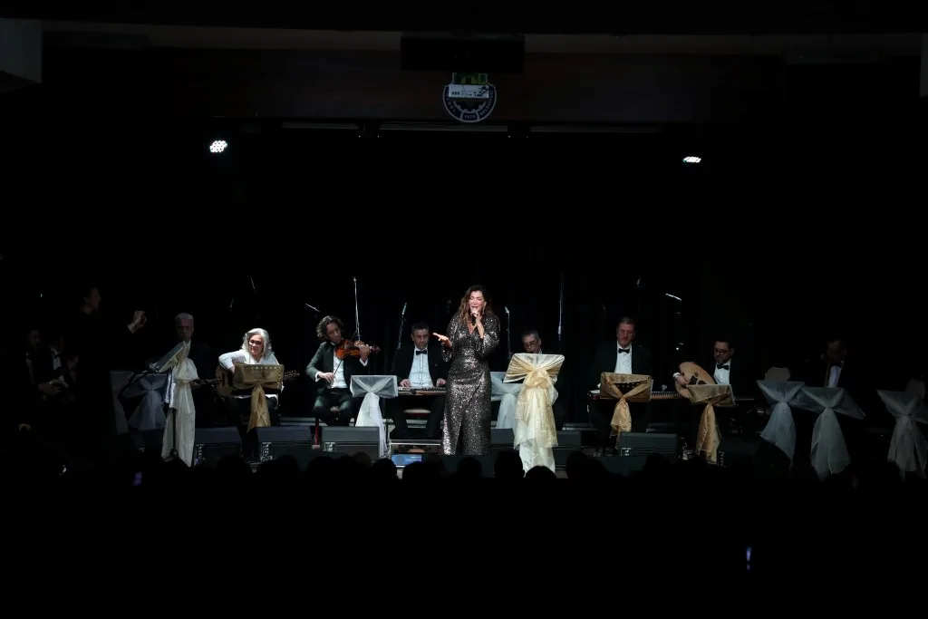 TRT sanatçısı Elif Güreşçi İnegöl’de sahne aldı