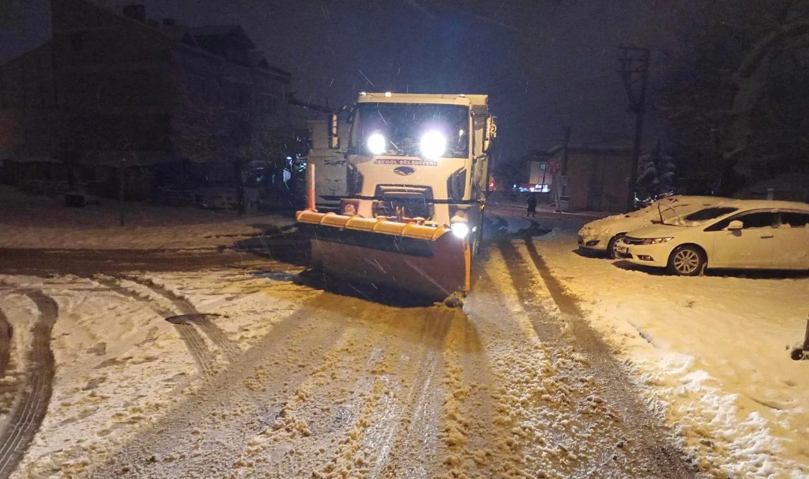 Karla mücadele çalışmaları sürüyor