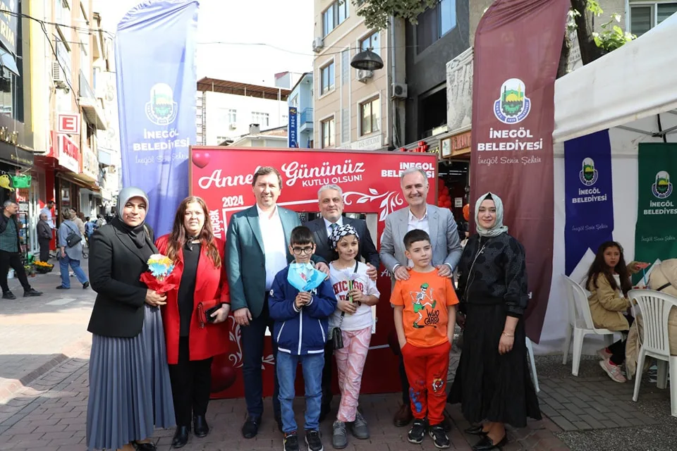 ANNELER GÜNÜ İNEGÖL BELEDİYESİ İLE RENKLENDİ