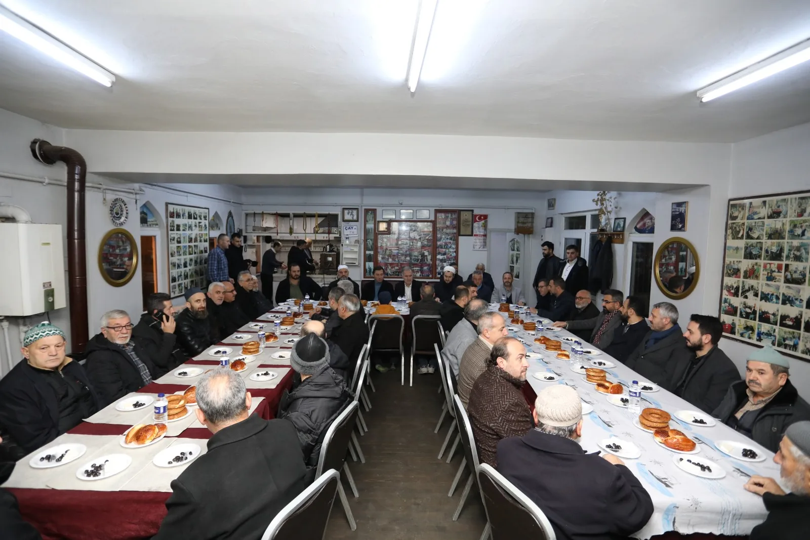 BEREKET SOFRASI HÜRRİYET CAMİİNDE KURULDU
