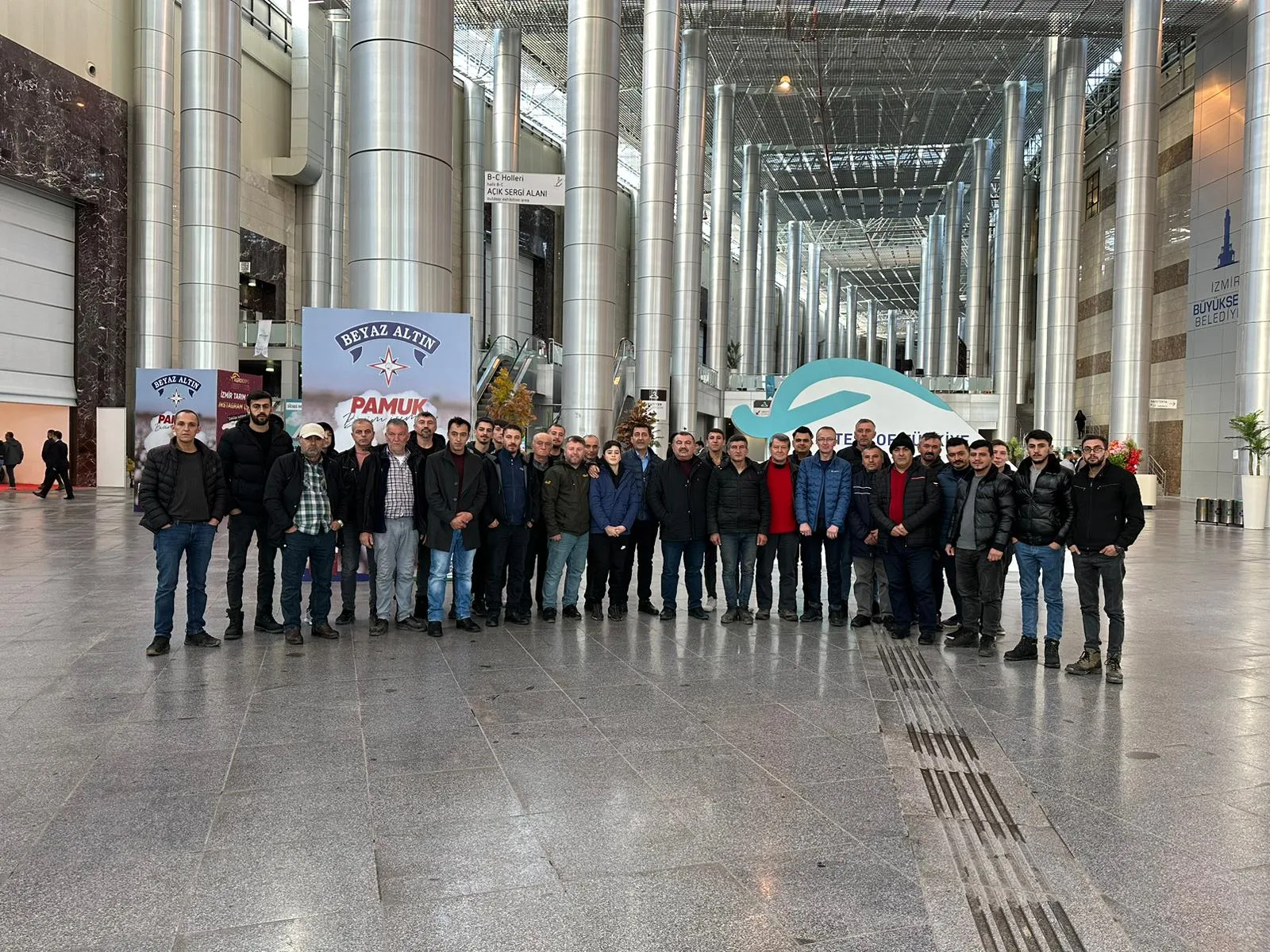 İnegöl belediyesi genç çiftçileri İzmir tarım fuarına götürdü