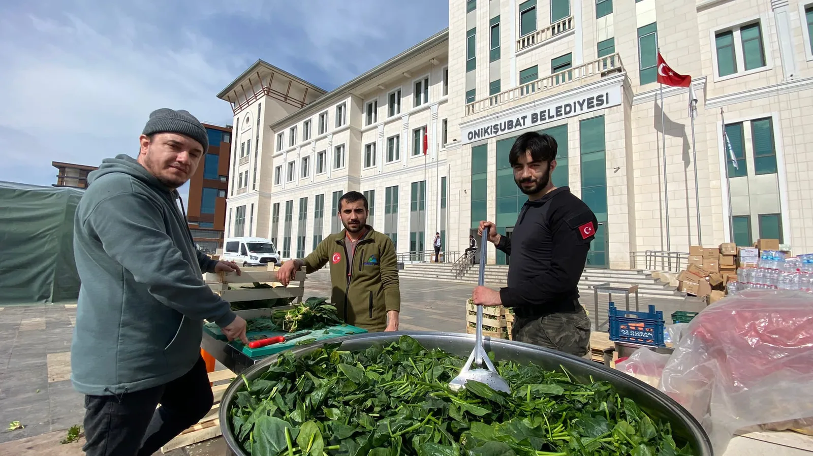 Gastro İnegöl şefleri günlük 11 bin kişiye sıcak yemek çıkarıyor