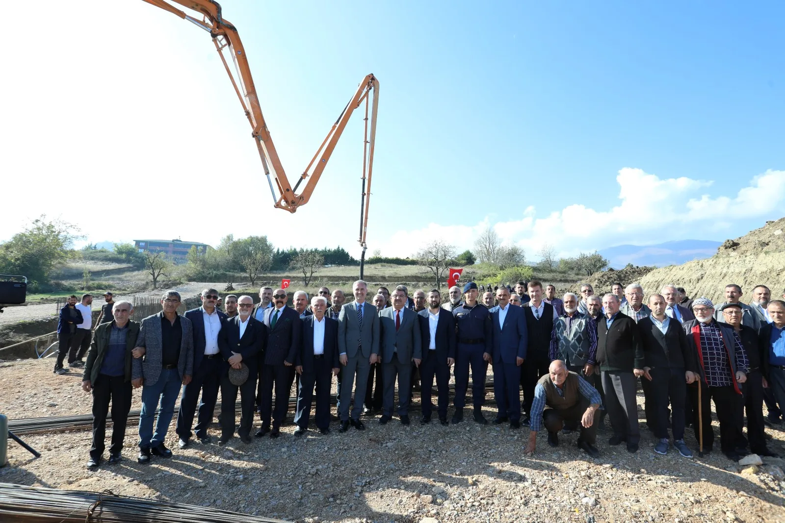 YENİCEKÖY'E YENİ CAMİİ