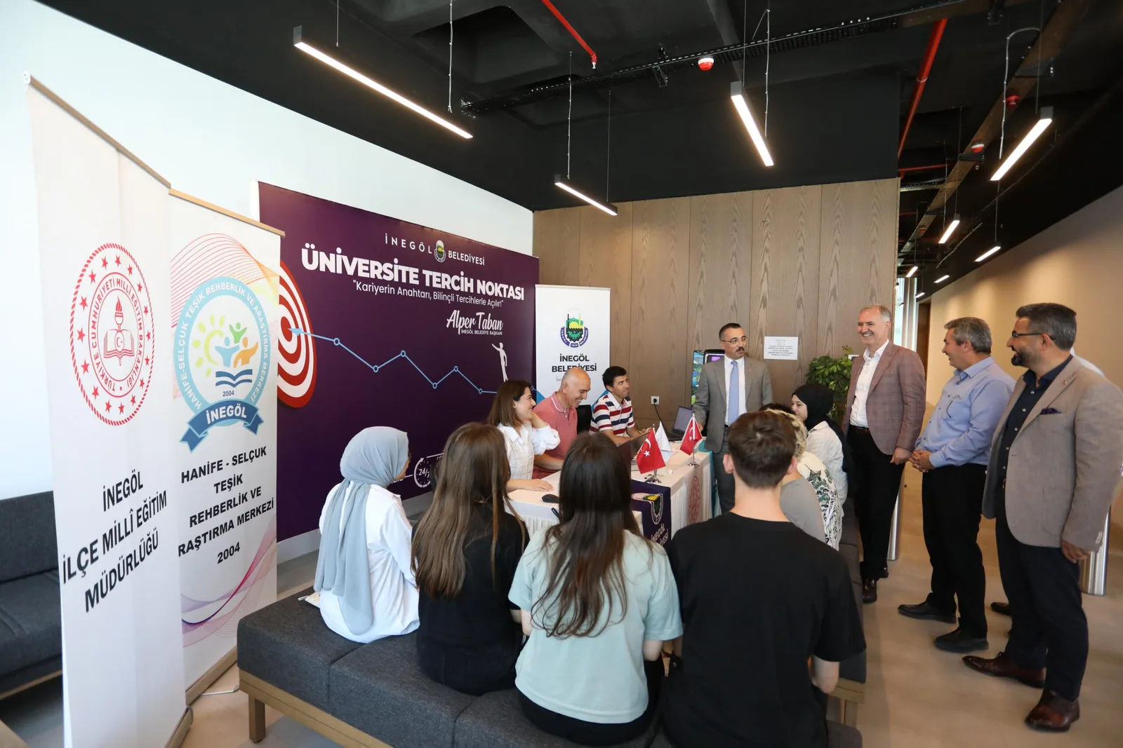 Protokol Üyeleri Üniversite Adaylarına Moral Depoladı