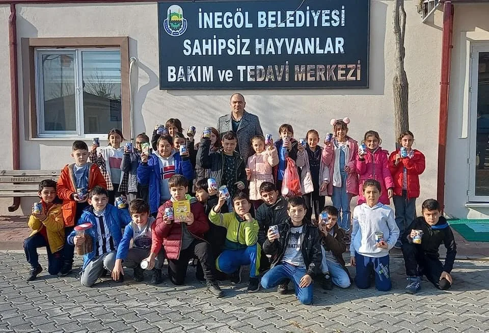 İnegöllü çocuklar hayvan sevgisiyle büyüyor