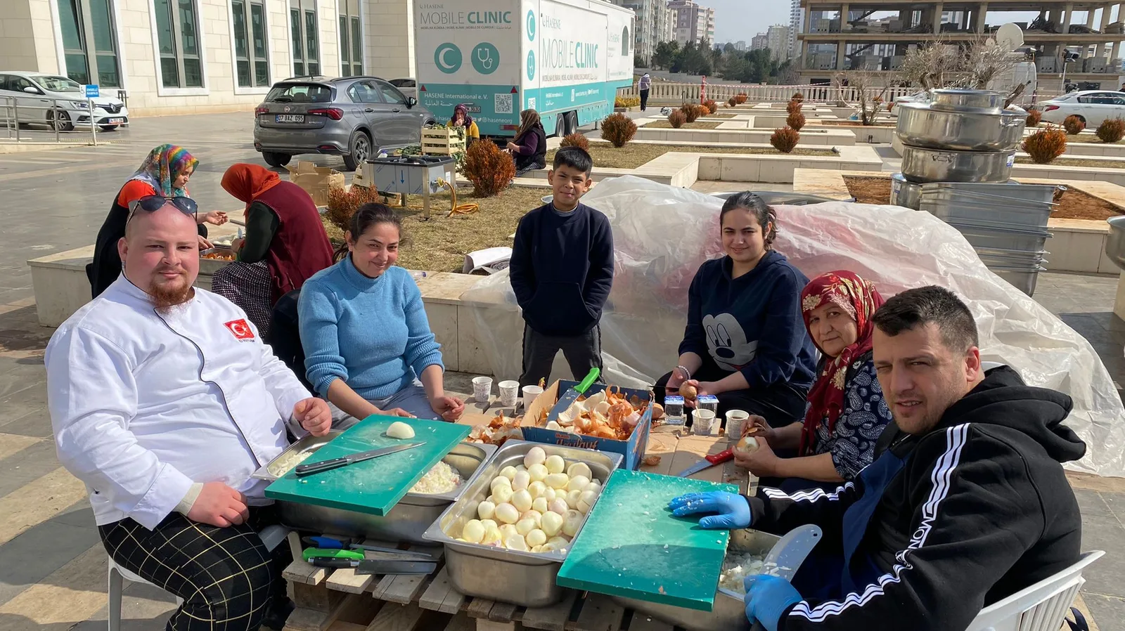Deprem bölgesinde yaralar sarılıyor