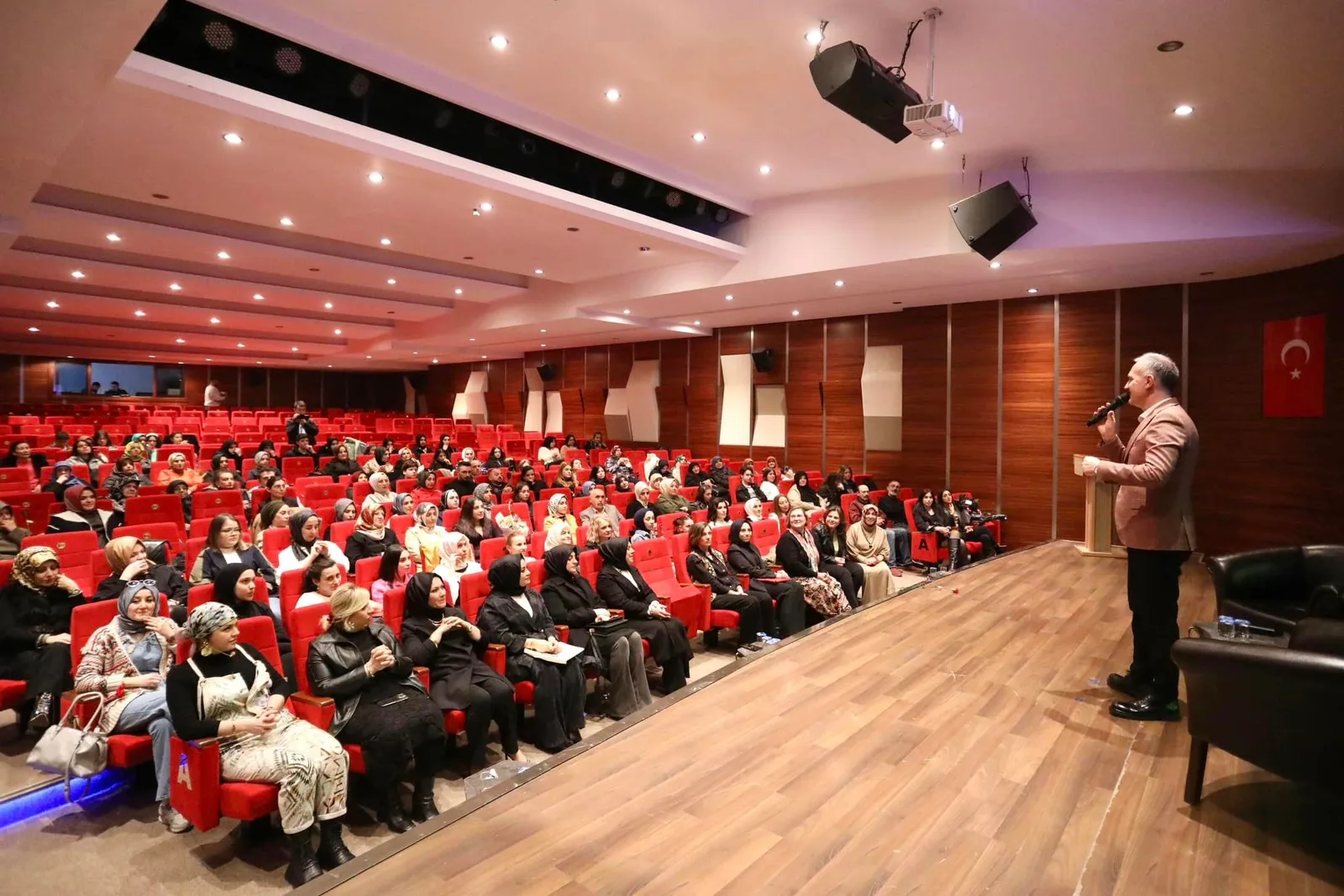 GİRİŞİMCİ KADINLAR BAŞARI ÖYKÜLERİNİ ANLATTI
