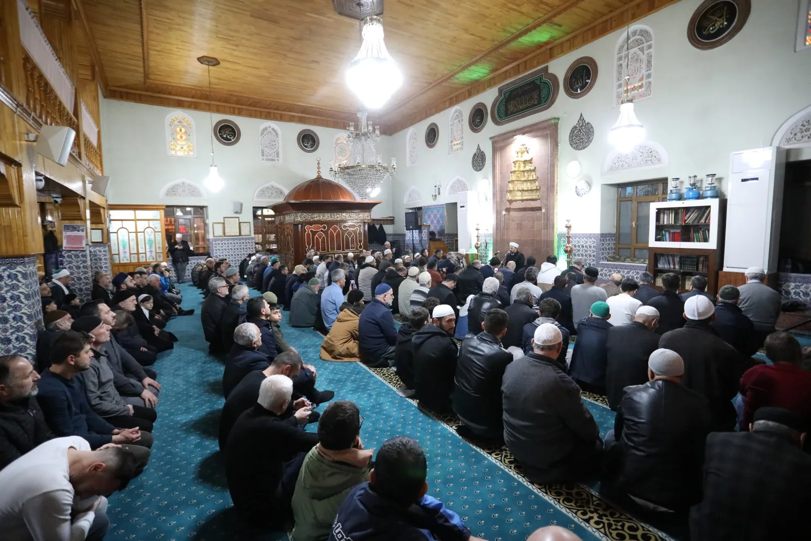 İnegöl’de ilk teravihi Ayasofya Camii İmam Hatibi Topçuoğlu kıldırdı