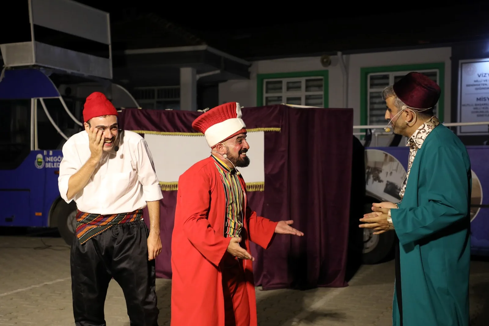 Çeltikçili çocuklar tiyatro günleriyle eğlence dolu gece yaşadı