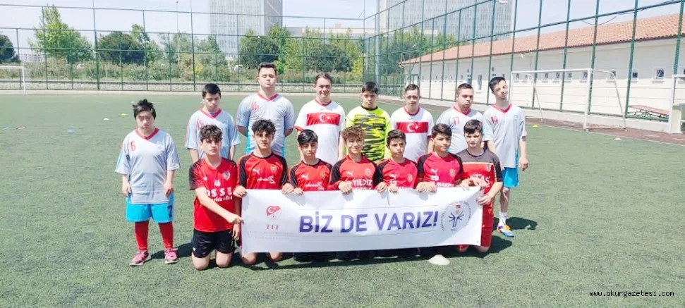 Bursa'da down sendromlu sporcular futbol maçına çıktı