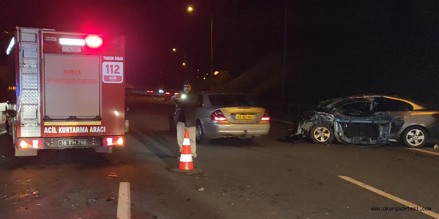 Bursa'da iki otomobilin çarpışması sonucu 3 kişi öldü, 2 kişi yaralandı