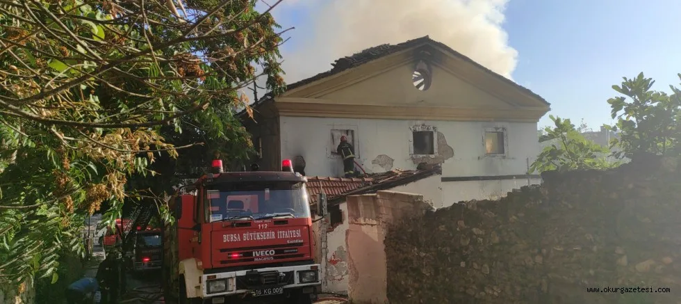 Bursa'da metruk binada çıkan yangın söndürüldü