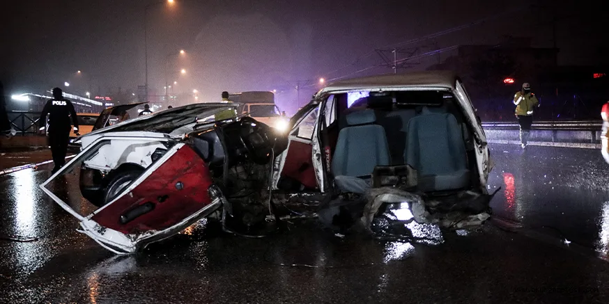 Bursa'da tır ile otomobilin çarpıştığı kazada 2 kişi yaralandı