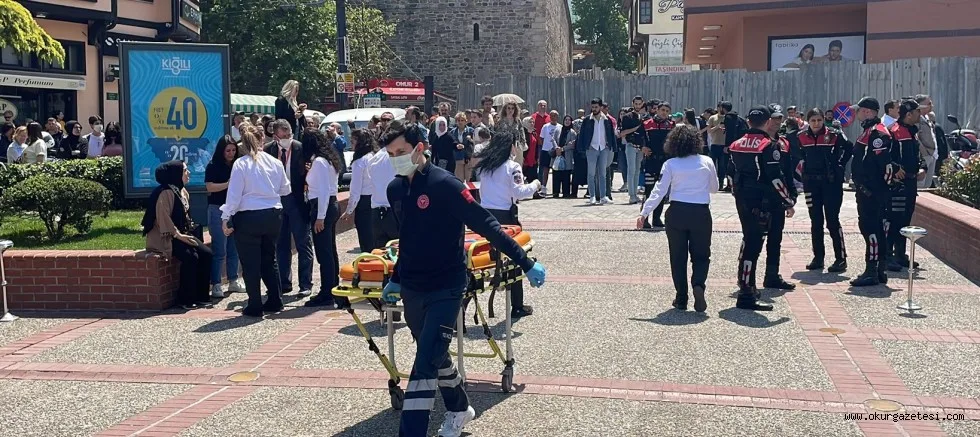 Bursa'daki AVM'de bir mağazada çökme meydana geldi