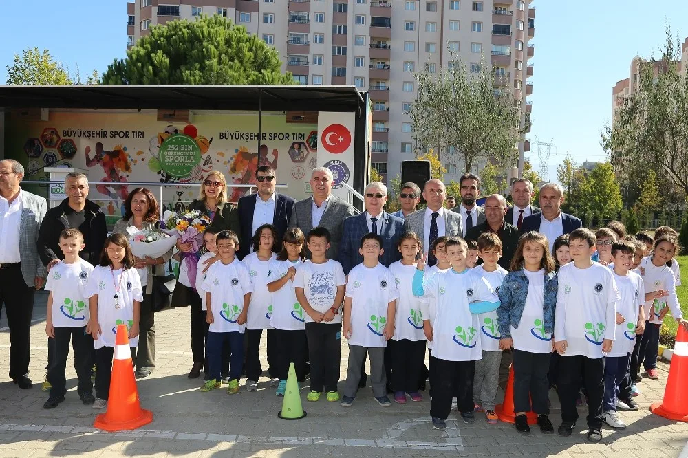 Bursada Okul Sporları Şenliği